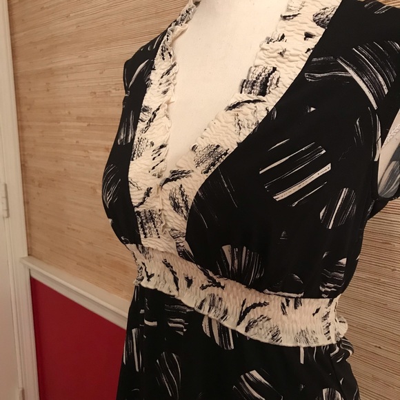 BCBG Black/White Top (XS) - Picture 3 of 6